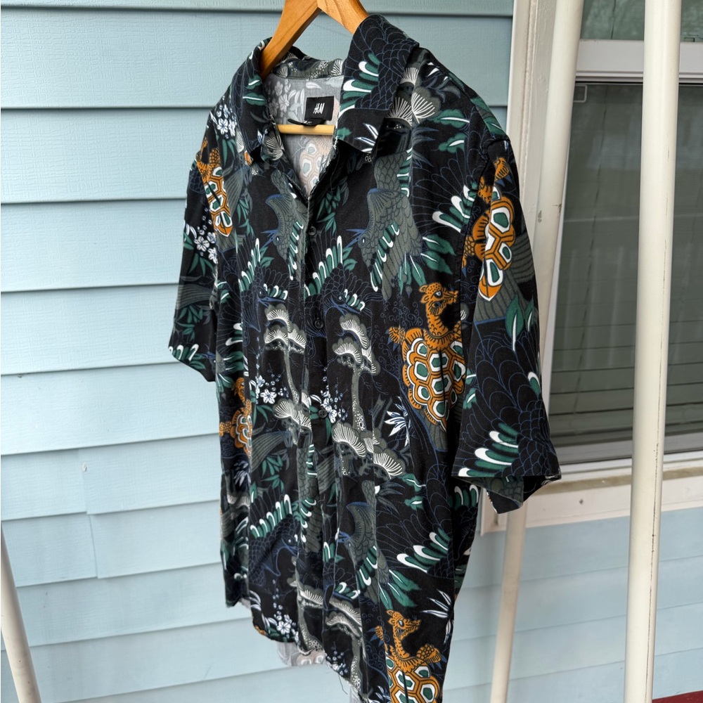 H&M Black Short-Sleeve Printed Shirt Jacket with Green & Gold Accents